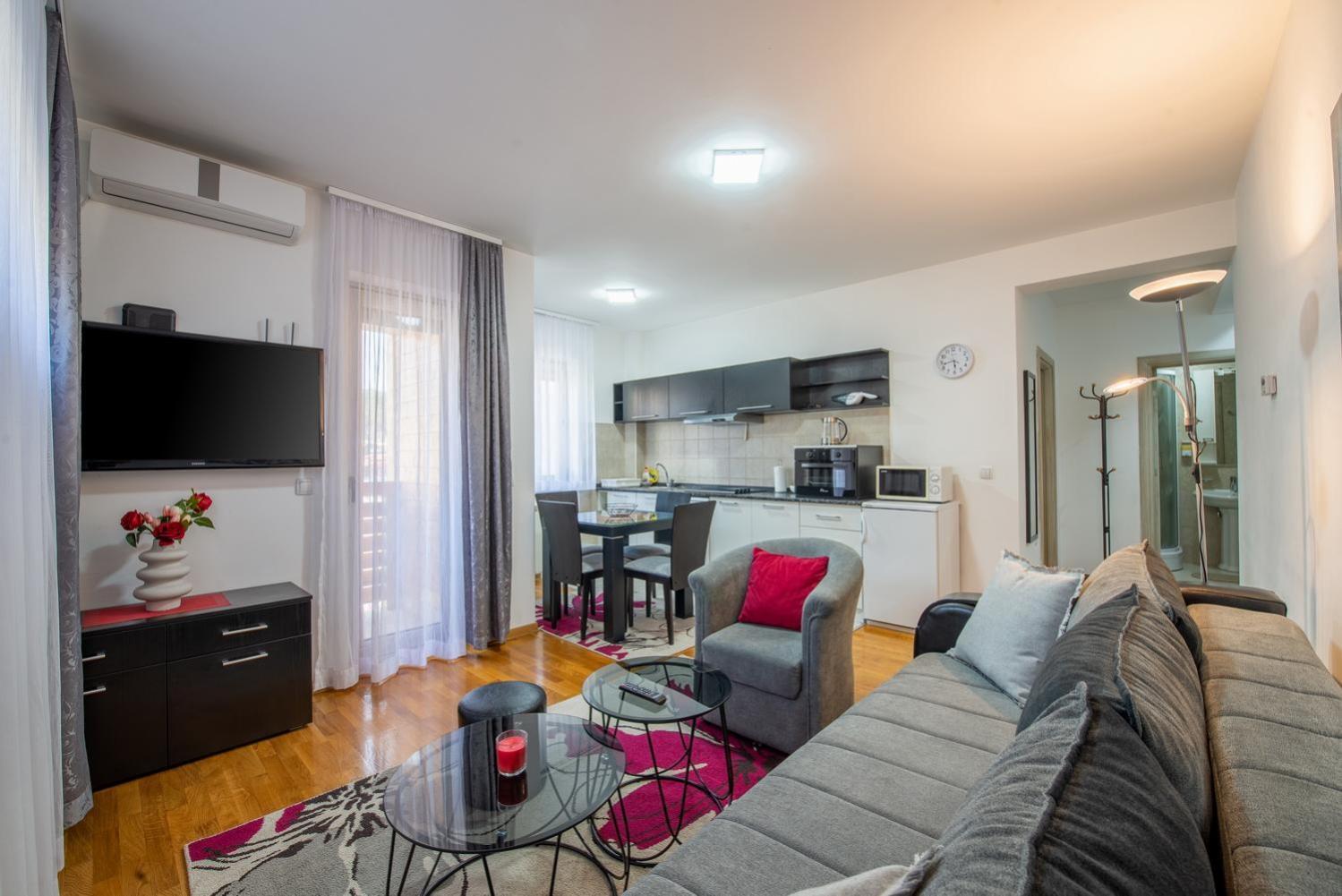 Apartment Maksi-Centar ซลาตีบอร์ ภายนอก รูปภาพ