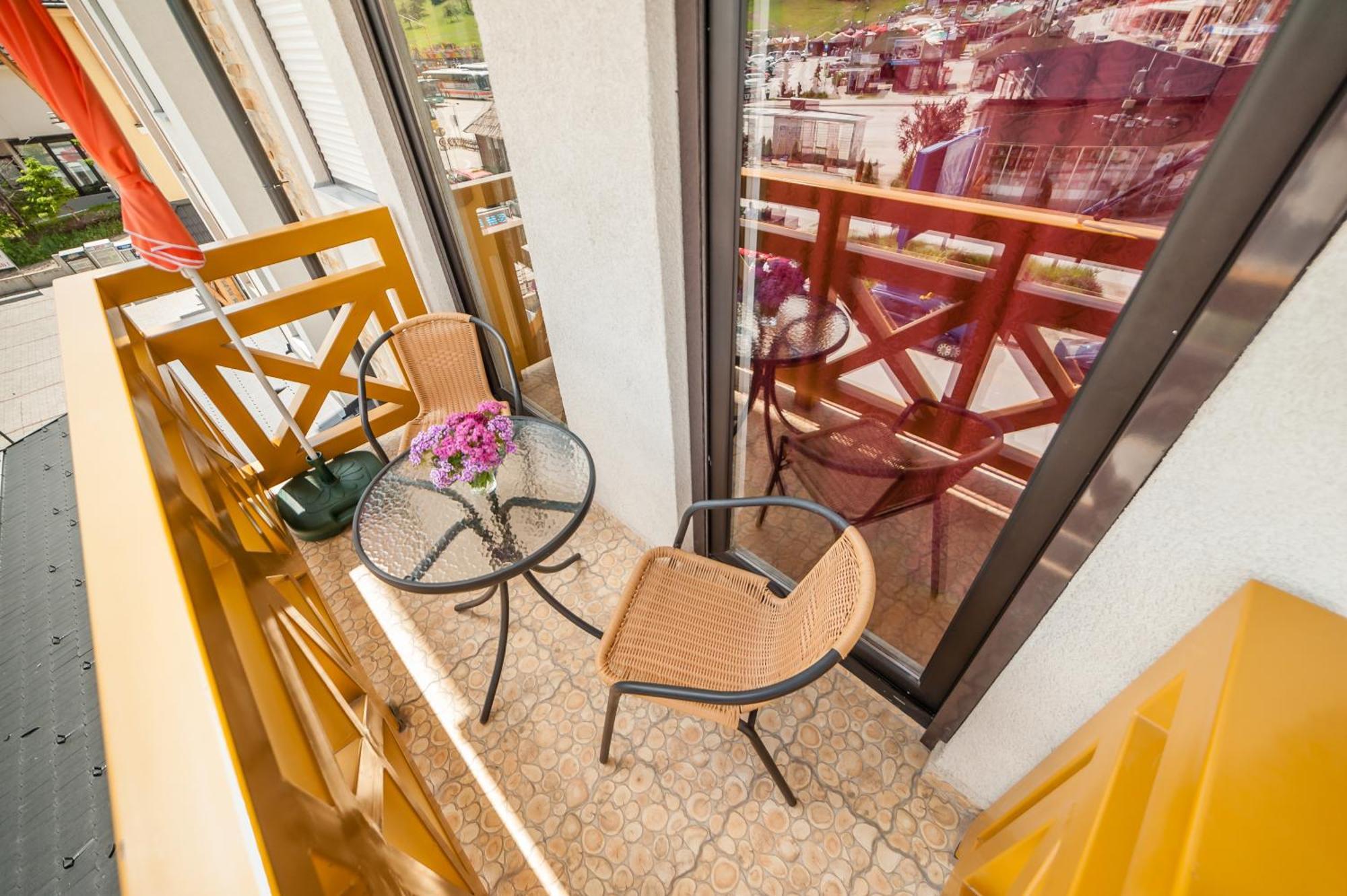 Apartment Maksi-Centar ซลาตีบอร์ ภายนอก รูปภาพ