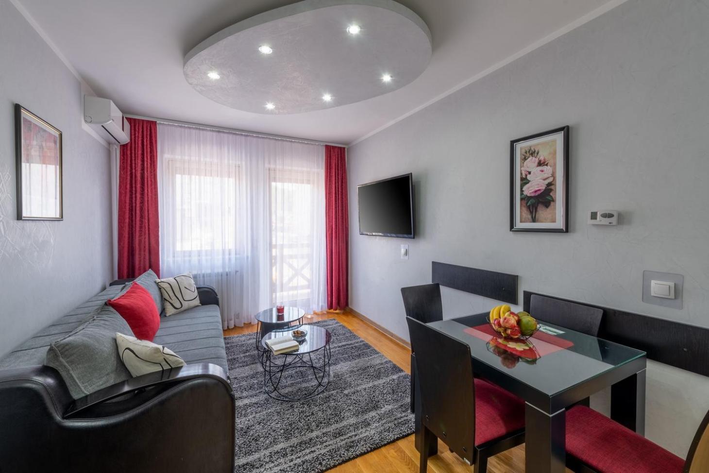 Apartment Maksi-Centar ซลาตีบอร์ ภายนอก รูปภาพ